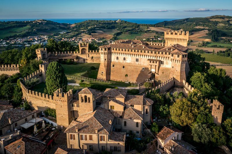Marche luxury wedding venue with medieval castle architecture