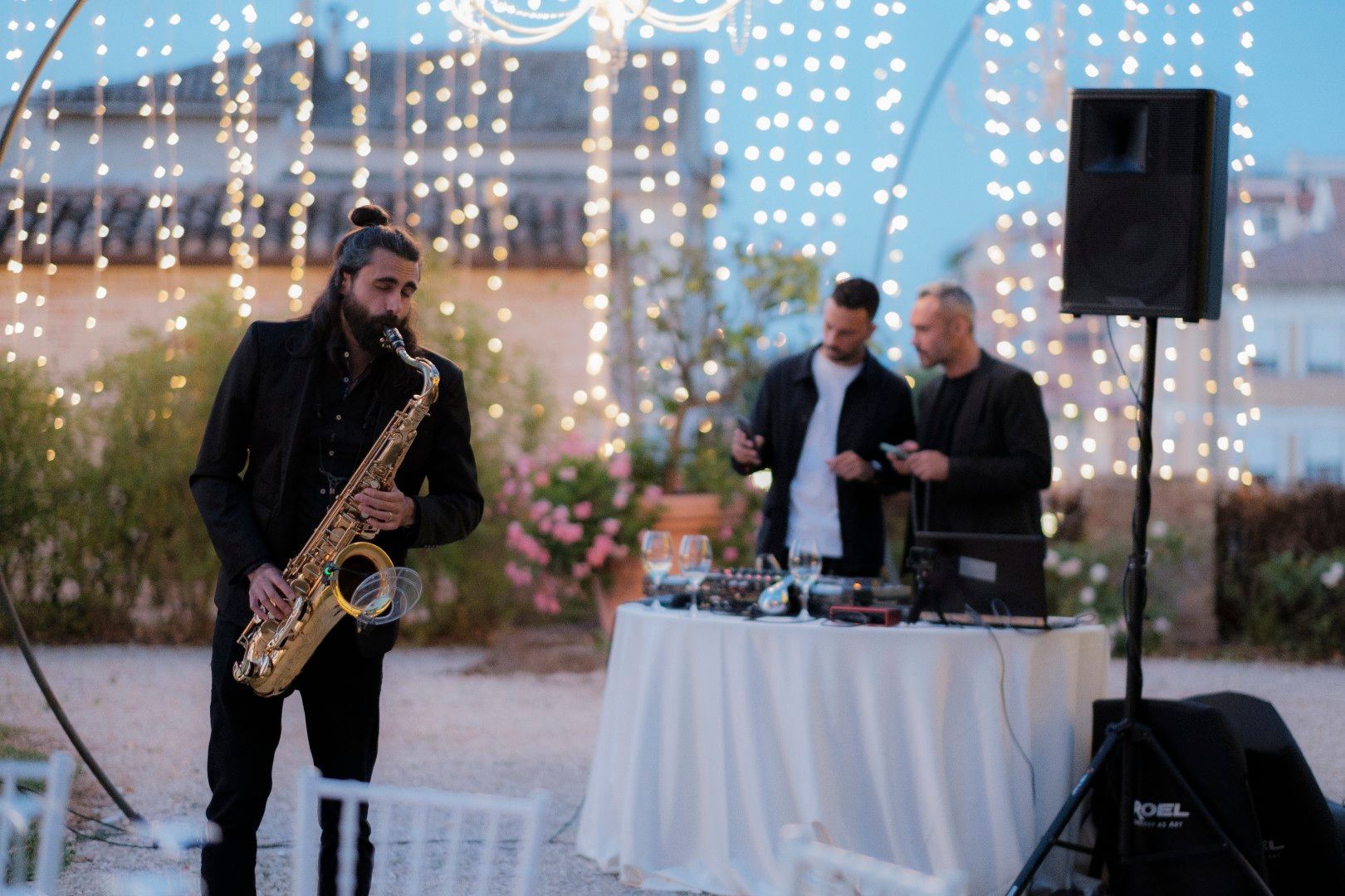 Musicisti jazz dal vivo per un'atmosfera elegante di matrimonio in Italia